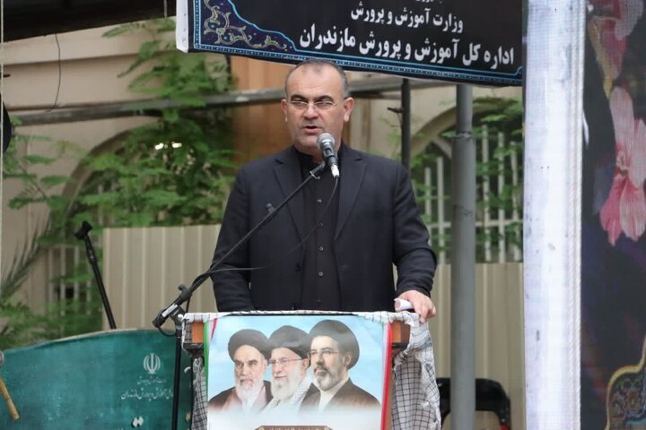 تصاویر/ بزرگداشت رهبر شهید (ره) در اداره کل آموزش و پرورش استان با حضور نماینده ولی فقیه در استان