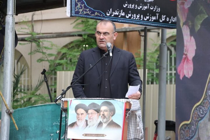 تصاویر/ بزرگداشت رهبر شهید (ره) در اداره کل آموزش و پرورش استان با حضور نماینده ولی فقیه در استان