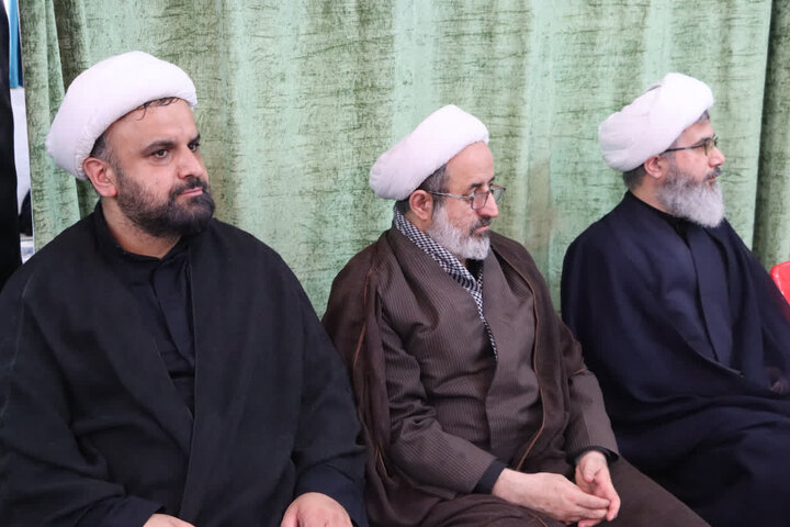 تصاویر/ مراسم بزرگداشت رهبر شهید (ره) در بقعه امامزاده ابراهیم (ع) آمل با حضور نماینده ولی فقیه در استان