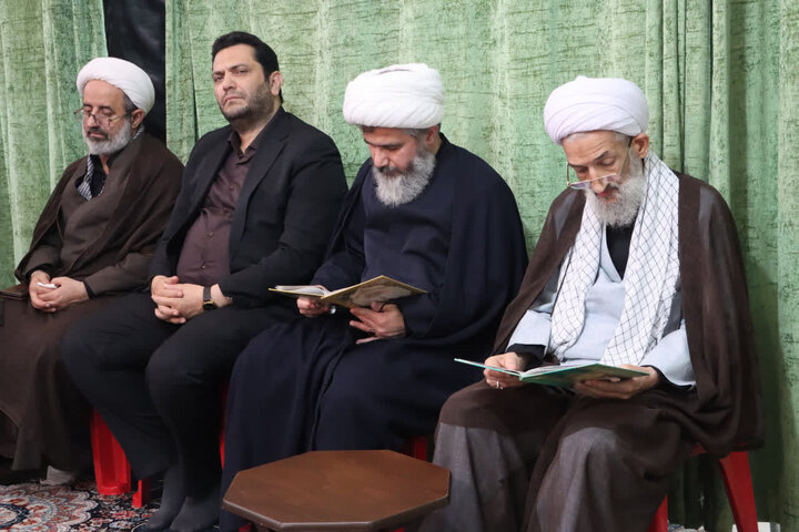 تصاویر/ مراسم بزرگداشت رهبر شهید (ره) در بقعه امامزاده ابراهیم (ع) آمل با حضور نماینده ولی فقیه در استان