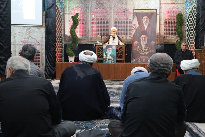تصاویر/ مراسم بزرگداشت رهبر شهید (ره) در بقعه امامزاده ابراهیم (ع) آمل با حضور نماینده ولی فقیه در استان
