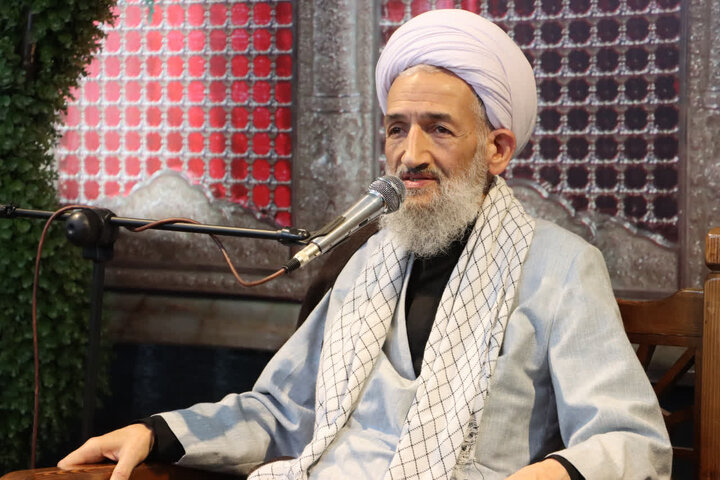 تصاویر/ مراسم بزرگداشت رهبر شهید (ره) در بقعه امامزاده ابراهیم (ع) آمل با حضور نماینده ولی فقیه در استان
