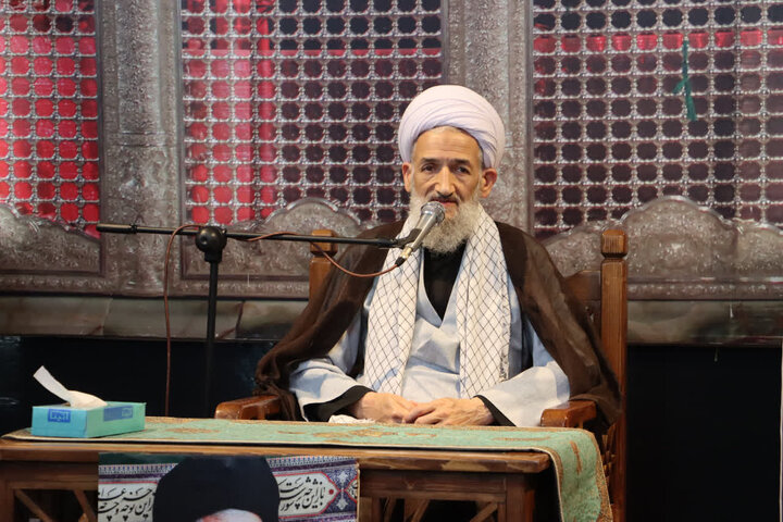 تصاویر/ مراسم بزرگداشت رهبر شهید (ره) در بقعه امامزاده ابراهیم (ع) آمل با حضور نماینده ولی فقیه در استان