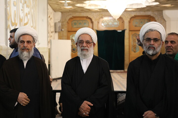 تصاویر/ مراسم بزرگداشت قائد شهید امت از سوی جامعه مدرسین حوزه علمیه قم، شورای عالی و مرکز مدیریت حوزه‌های علمیه و دبیرخانه مجلس خبرگان رهبری برگزار می‌گردد