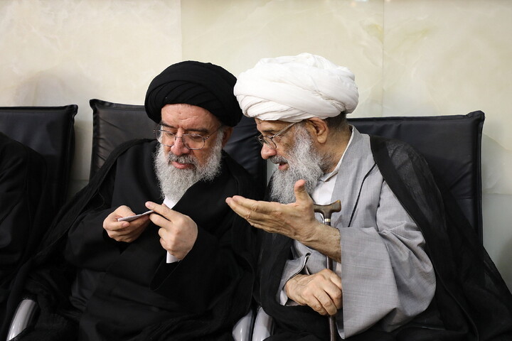 تصاویر/ مراسم بزرگداشت قائد شهید امت از سوی جامعه مدرسین حوزه علمیه قم، شورای عالی و مرکز مدیریت حوزه‌های علمیه و دبیرخانه مجلس خبرگان رهبری برگزار می‌گردد