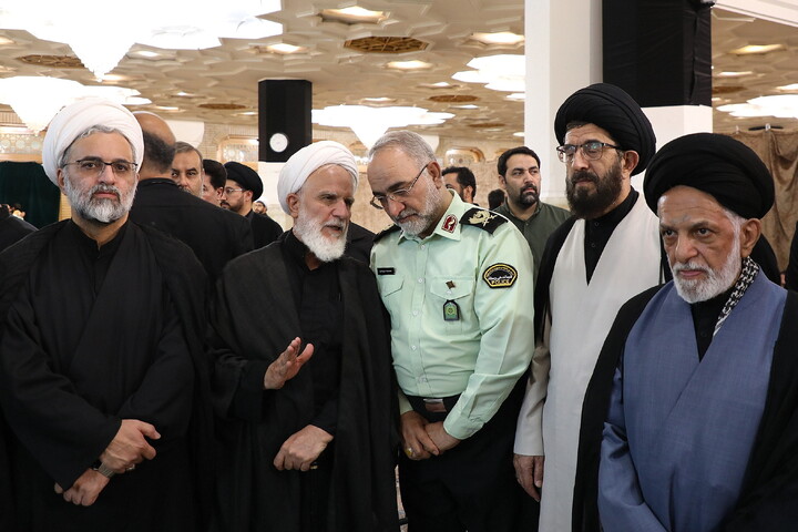 تصاویر/ مراسم بزرگداشت قائد شهید امت از سوی جامعه مدرسین حوزه علمیه قم، شورای عالی و مرکز مدیریت حوزه‌های علمیه و دبیرخانه مجلس خبرگان رهبری برگزار می‌گردد