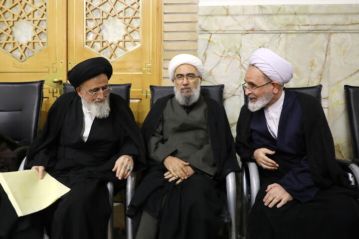تصاویر/ مراسم بزرگداشت قائد شهید امت از سوی جامعه مدرسین حوزه علمیه قم، شورای عالی و مرکز مدیریت حوزه‌های علمیه و دبیرخانه مجلس خبرگان رهبری برگزار می‌گردد