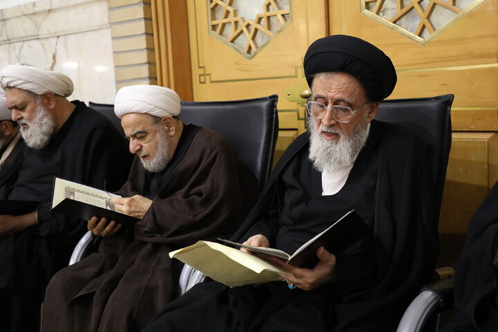 تصاویر/ مراسم بزرگداشت قائد شهید امت از سوی جامعه مدرسین حوزه علمیه قم، شورای عالی و مرکز مدیریت حوزه‌های علمیه و دبیرخانه مجلس خبرگان رهبری برگزار می‌گردد
