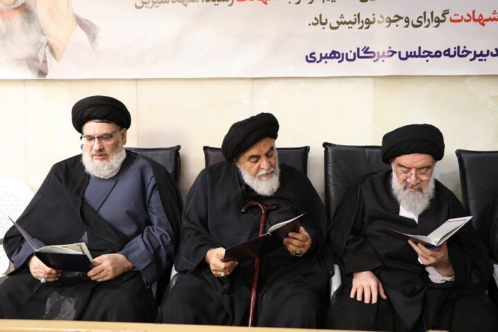 تصاویر/ مراسم بزرگداشت قائد شهید امت از سوی جامعه مدرسین حوزه علمیه قم، شورای عالی و مرکز مدیریت حوزه‌های علمیه و دبیرخانه مجلس خبرگان رهبری برگزار می‌گردد