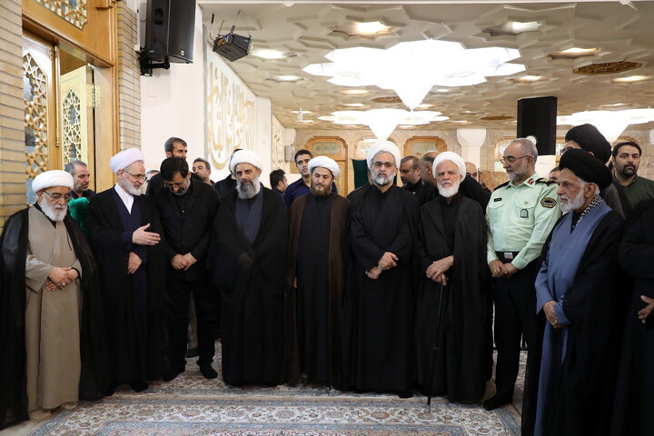تصاویر/ مراسم بزرگداشت قائد شهید امت از سوی جامعه مدرسین حوزه علمیه قم، شورای عالی و مرکز مدیریت حوزه‌های علمیه و دبیرخانه مجلس خبرگان رهبری برگزار می‌گردد