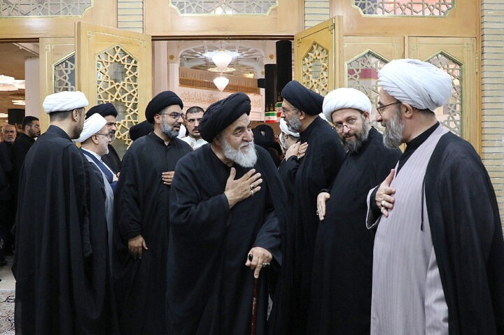 تصاویر/ مراسم بزرگداشت قائد شهید امت از سوی جامعه مدرسین حوزه علمیه قم، شورای عالی و مرکز مدیریت حوزه‌های علمیه و دبیرخانه مجلس خبرگان رهبری برگزار می‌گردد