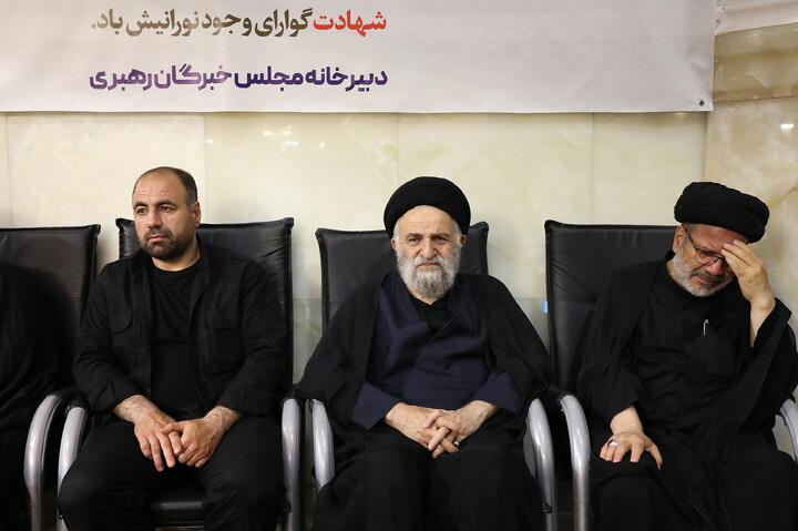 تصاویر/ مراسم بزرگداشت قائد شهید امت از سوی جامعه مدرسین حوزه علمیه قم، شورای عالی و مرکز مدیریت حوزه‌های علمیه و دبیرخانه مجلس خبرگان رهبری برگزار می‌گردد