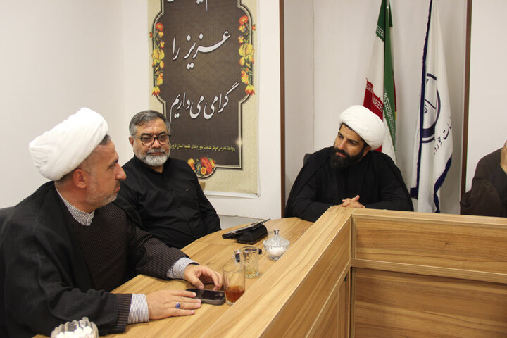 تصاویر /دیدار مدیر حوزه علمیه قزوین ومعاونین مرکز مدیریت استان با مدیرکل مرکز خدمات حوزه های علمیه استان قزوین