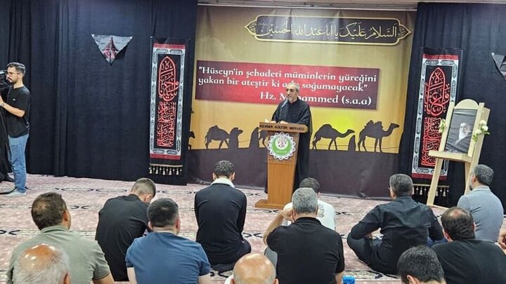 Istanbul rend hommage à l’Imam Martyr Sayyed Ali Khamenei
