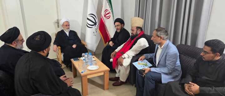 بازدید و نشست‌های میهمانان هند، پاکستان و دیگر کشورها با مراکز حوزوی هم‌زمان با مراسم تشییع رهبر شهید انقلاب اسلامی