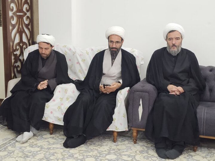تصاویر/دیدار نماینده ولی‌فقیه در کردستان با خانواده شهیدان محمودزاده و فتحی