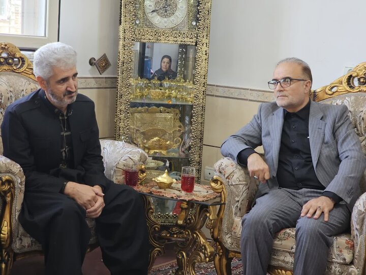 تصاویر/دیدار نماینده ولی‌فقیه در کردستان با خانواده شهیدان محمودزاده و فتحی