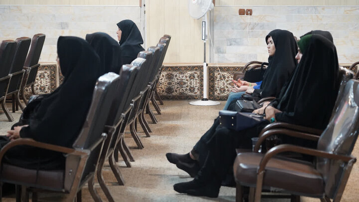 تصاویر/نود و دومین جلسه از سلسله جلسات تفسیر قرآن کریم در خوی
