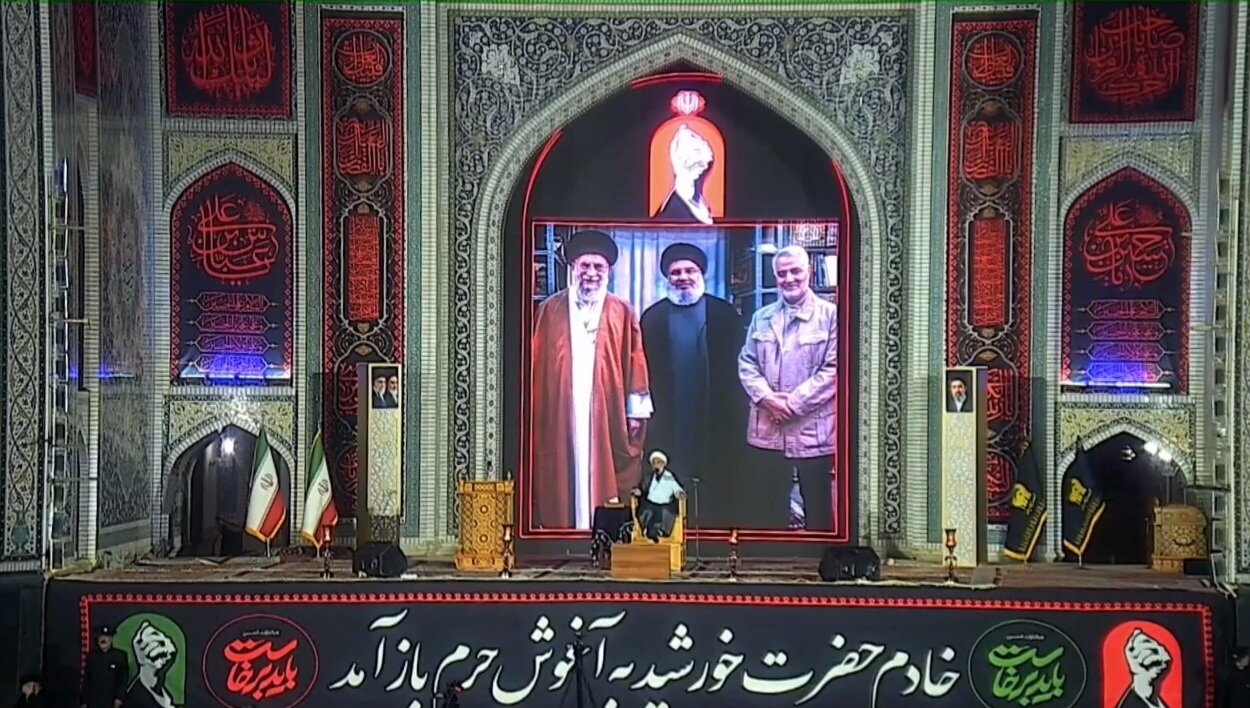 مراسم بزرگداشت رهبرشهید در حرم مطهر رضوی