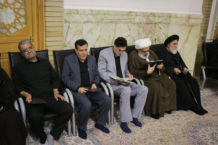 تصاویر/ مراسم بزرگداشت قائد شهید امّت از سوی قوای سه گانه مقنّنه، مجریّه و قضائیه در حرم مطهر حضرت فاطمه معصومه سلام‌الله‌علیها