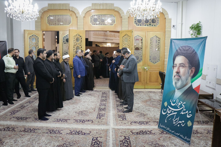 تصاویر/ مراسم بزرگداشت قائد شهید امّت از سوی قوای سه گانه مقنّنه، مجریّه و قضائیه در حرم مطهر حضرت فاطمه معصومه سلام‌الله‌علیها