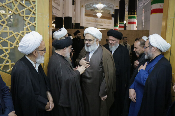تصاویر/ مراسم بزرگداشت قائد شهید امّت از سوی قوای سه گانه مقنّنه، مجریّه و قضائیه در حرم مطهر حضرت فاطمه معصومه سلام‌الله‌علیها