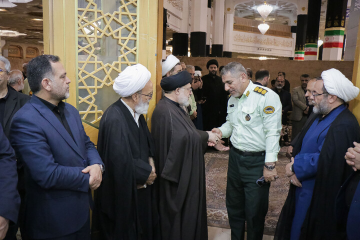 تصاویر/ مراسم بزرگداشت قائد شهید امّت از سوی قوای سه گانه مقنّنه، مجریّه و قضائیه در حرم مطهر حضرت فاطمه معصومه سلام‌الله‌علیها