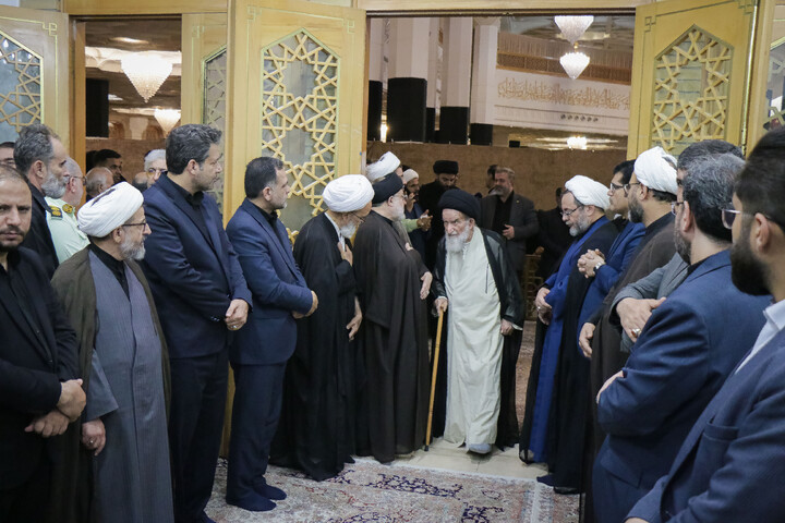 تصاویر/ مراسم بزرگداشت قائد شهید امّت از سوی قوای سه گانه مقنّنه، مجریّه و قضائیه در حرم مطهر حضرت فاطمه معصومه سلام‌الله‌علیها
