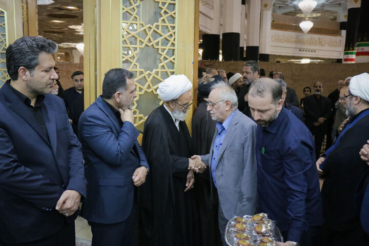 تصاویر/ مراسم بزرگداشت قائد شهید امّت از سوی قوای سه گانه مقنّنه، مجریّه و قضائیه در حرم مطهر حضرت فاطمه معصومه سلام‌الله‌علیها