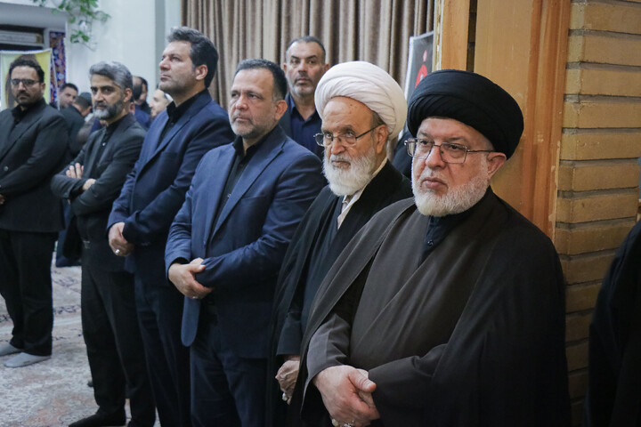 تصاویر/ مراسم بزرگداشت قائد شهید امّت از سوی قوای سه گانه مقنّنه، مجریّه و قضائیه در حرم مطهر حضرت فاطمه معصومه سلام‌الله‌علیها