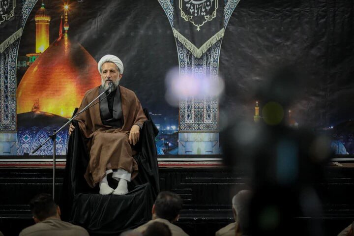 تصاویر /  مراسم گرامیداشت رهبر شهید انقلاب اسلامی در زندان مرکزی قزوین با حضور امام جمعه قزوین