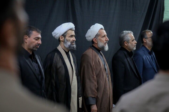 تصاویر /  مراسم گرامیداشت رهبر شهید انقلاب اسلامی در زندان مرکزی قزوین با حضور امام جمعه قزوین