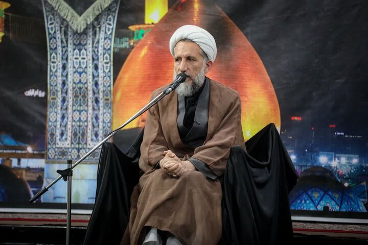 تصاویر /  مراسم گرامیداشت رهبر شهید انقلاب اسلامی در زندان مرکزی قزوین با حضور امام جمعه قزوین