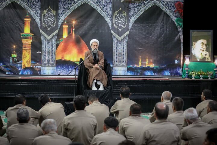 تصاویر /  مراسم گرامیداشت رهبر شهید انقلاب اسلامی در زندان مرکزی قزوین با حضور امام جمعه قزوین