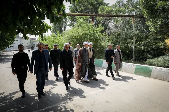 تصاویر /  مراسم گرامیداشت رهبر شهید انقلاب اسلامی در زندان مرکزی قزوین با حضور امام جمعه قزوین
