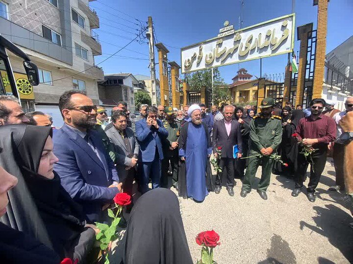 تصاویر/ حضور و تجلیل از خانواده شهدای مدرسه شجره طیبه میناب در فومن