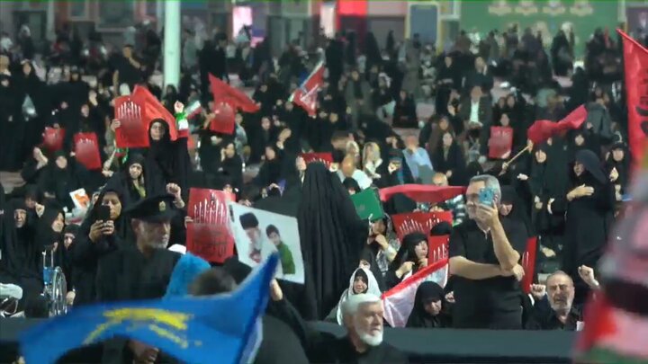تصاویر/ مراسم بزرگداشت رهبر شهید به میزبانی خانواده‌های معظم شهدا در حرم مطهر رضوی