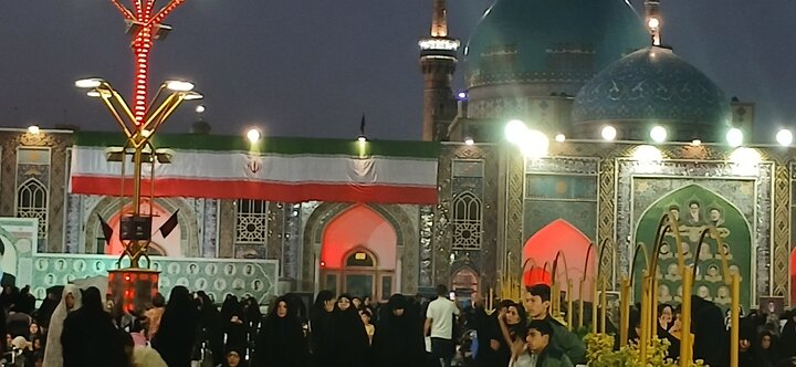 تصاویر/ مراسم بزرگداشت رهبر شهید به میزبانی خانواده‌های معظم شهدا در حرم مطهر رضوی
