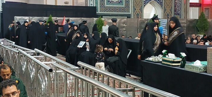 تصاویر/ مراسم بزرگداشت رهبر شهید به میزبانی خانواده‌های معظم شهدا در حرم مطهر رضوی