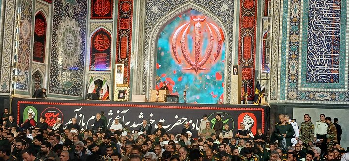 تصاویر/ مراسم بزرگداشت رهبر شهید به میزبانی خانواده‌های معظم شهدا در حرم مطهر رضوی