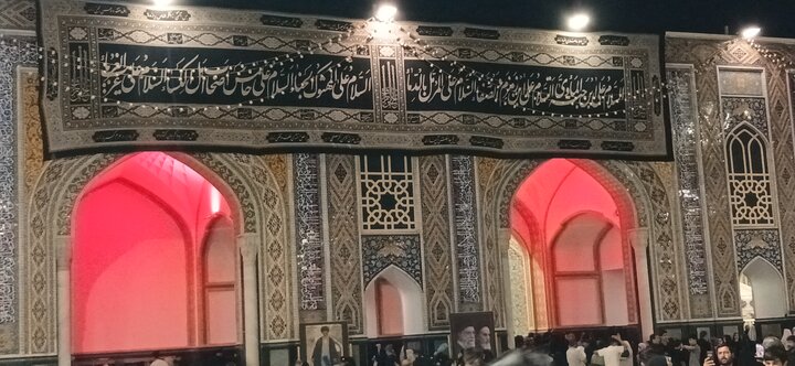 تصاویر/ مراسم بزرگداشت رهبر شهید به میزبانی خانواده‌های معظم شهدا در حرم مطهر رضوی