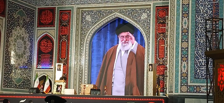 تصاویر/ مراسم بزرگداشت رهبر شهید به میزبانی خانواده‌های معظم شهدا در حرم مطهر رضوی