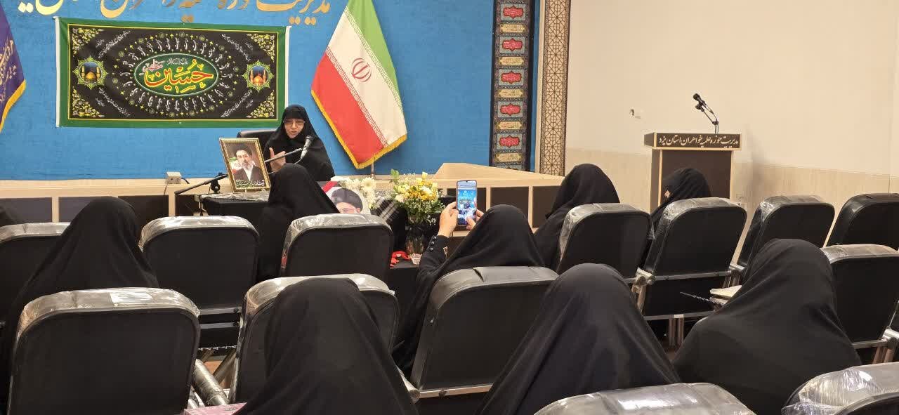 مدیران مدارس علمیه خواهران در خط مقدم جهاد تبیین قرار دارند