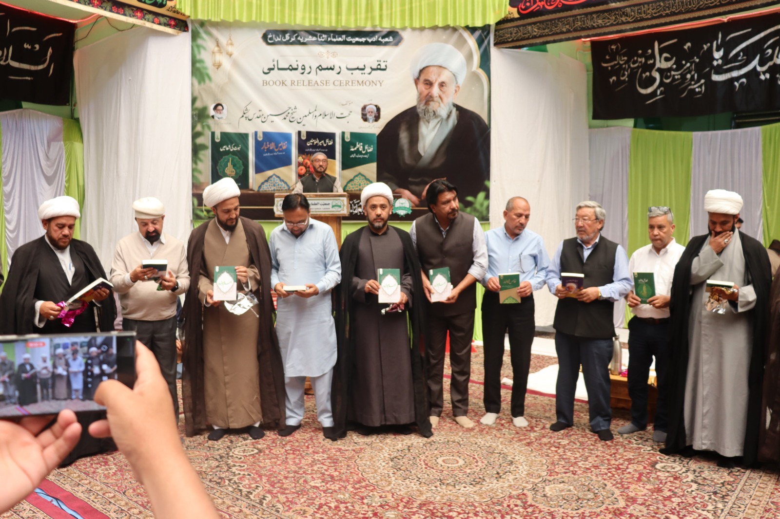 تصاویر/ کرگل میں حجۃ الاسلام و المسلمین شیخ محمد حسین مقدس کی چار علمی تصانیف کی رونمائی