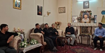 تجلیل از مقام والای خانواده‌های شهدا/ حضور فرماندار پیشوا در منزل خانواده شهید هداوندخانی