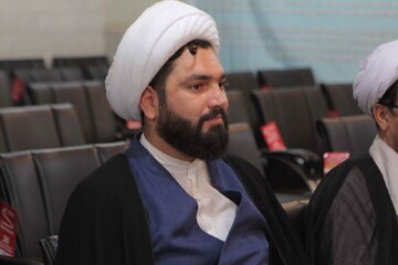 توهم تفاهم با دشمن، خروج از مدار بصیرت است