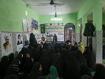 برگزاری مراسم بزرگداشت رهبر شهید در مدرسه بنت‌الهدی هند