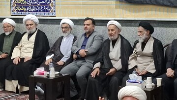 تصاویر/ بزرگداشت رهبر شهید از طرف مرکزخدمات حوزه علمیه کاشان