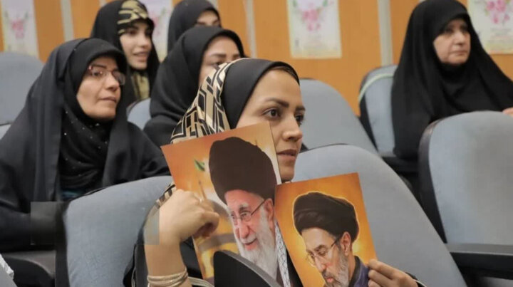 تصاویر/ اجتماع بانوان خونخواه رهبر شهید در اراک