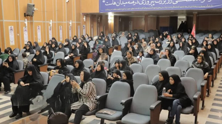 تصاویر/ اجتماع بانوان خونخواه رهبر شهید در اراک